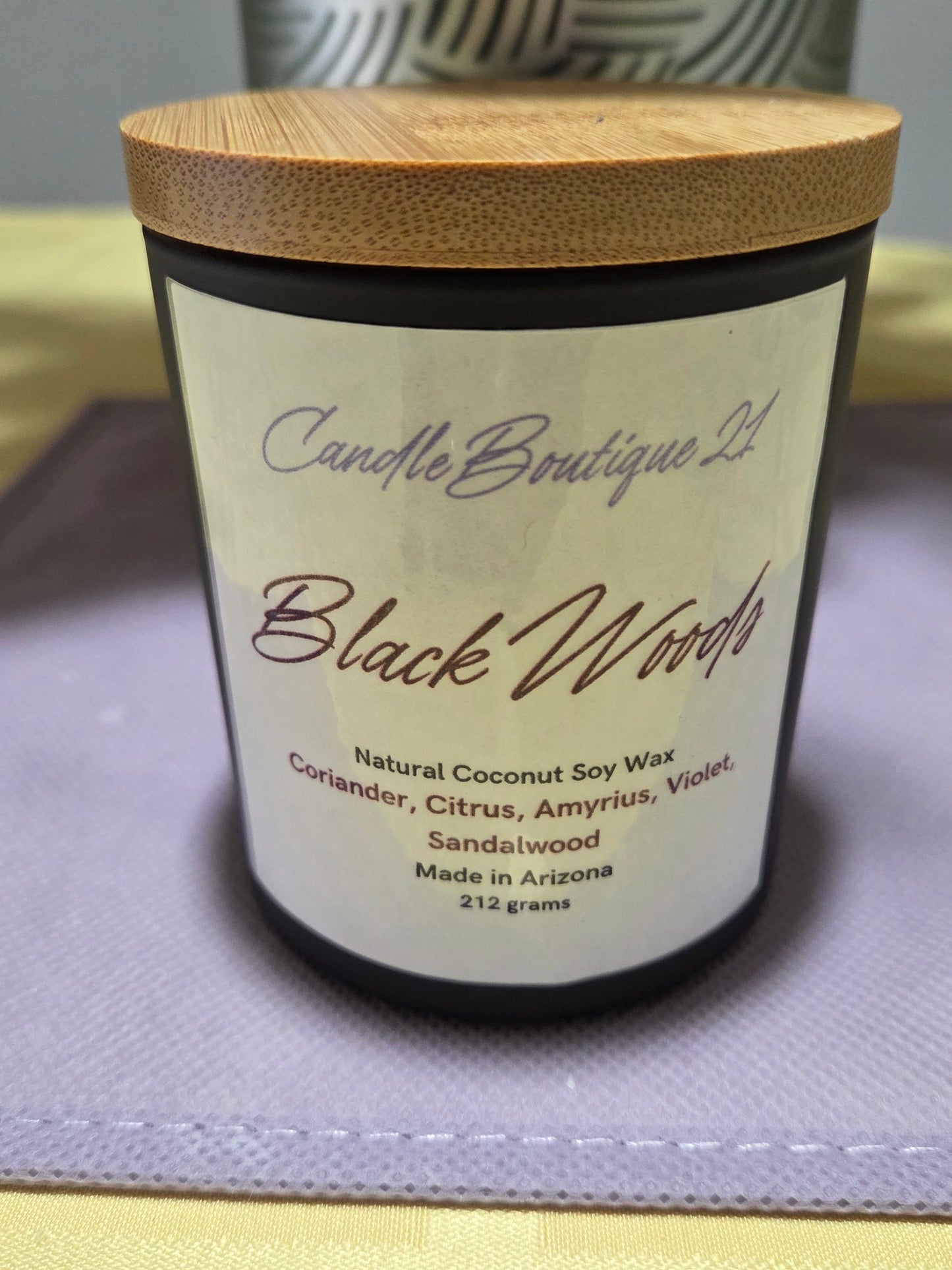 BOUTIQUE CANDLE-BLACK WOODS